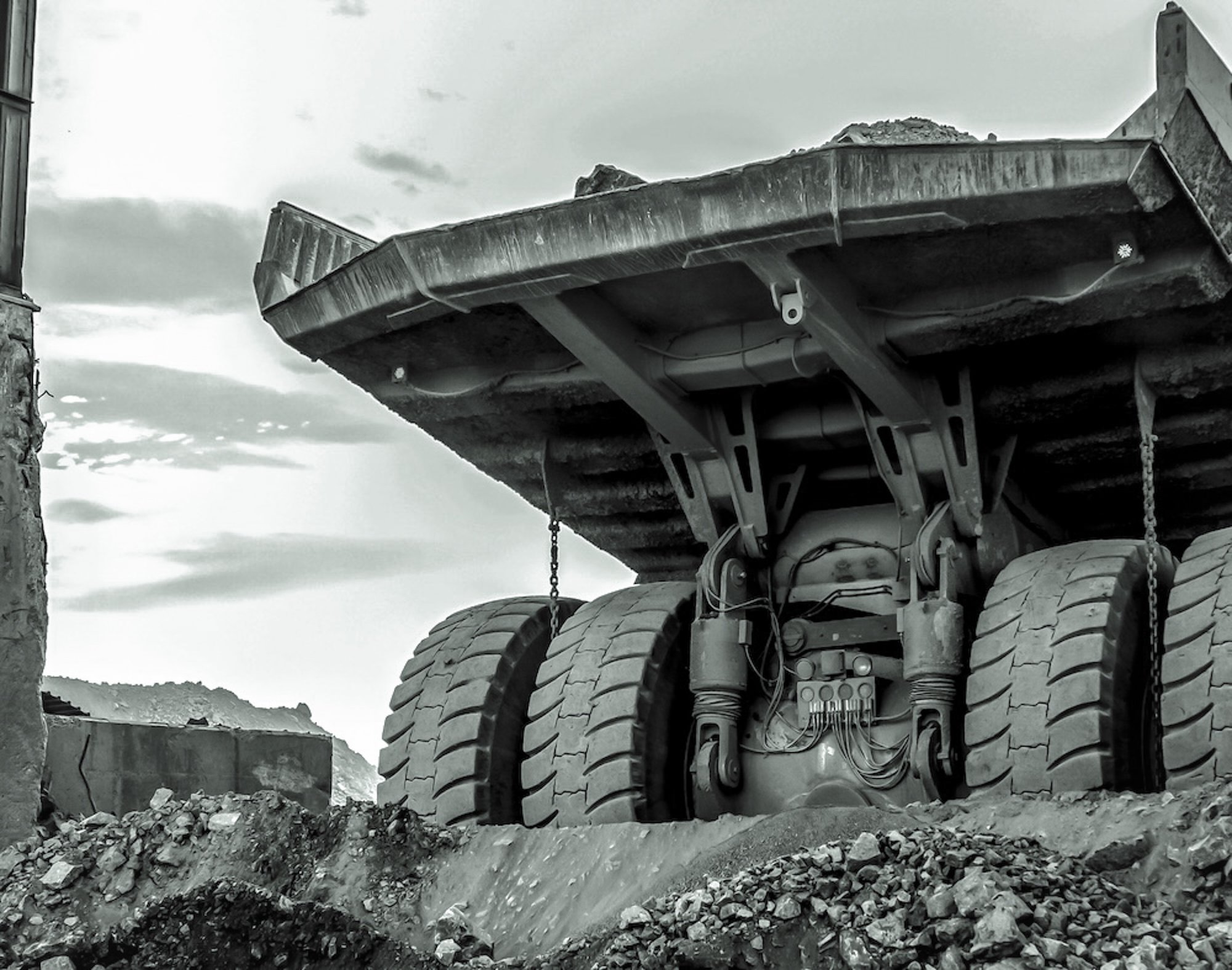 open-pit-platinum-mining-industry-with-a-machine-o-2025-02-11-23-56-33-utc